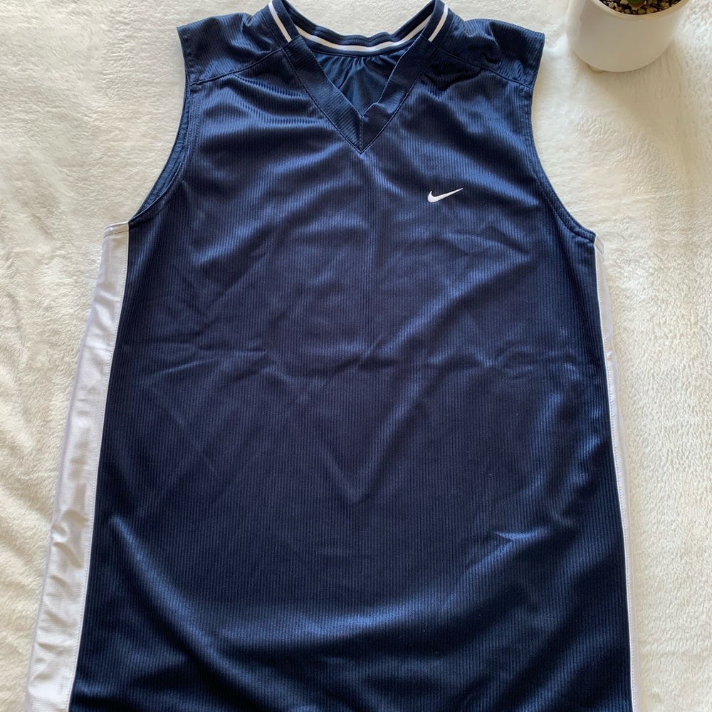 Men’s Nike reversible sleeveless V neck jersey